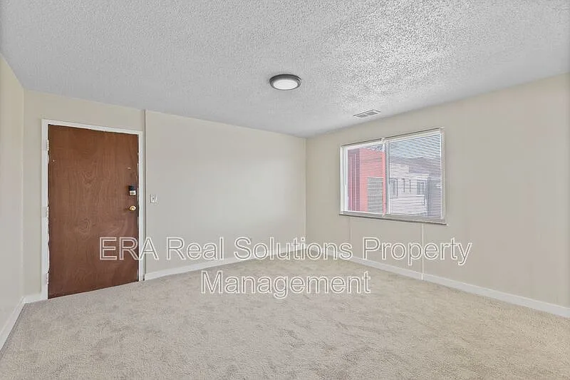 2 bed, 1.0 bath, $995 — Photo 3