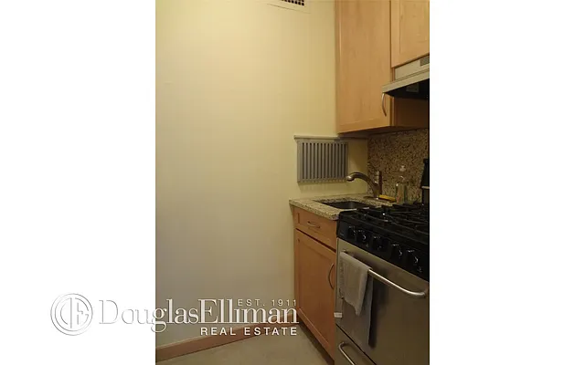 Rented by Douglas Elliman | media 20