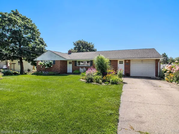 5767 Corunna Ave, Clarkston, MI 48346