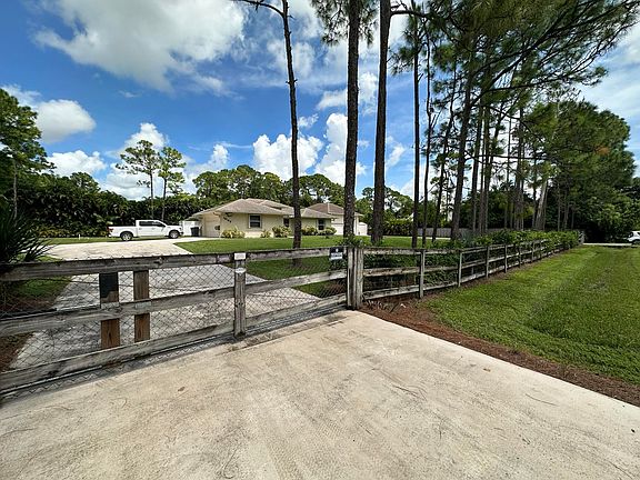 4th image of 16193 72nd Road N