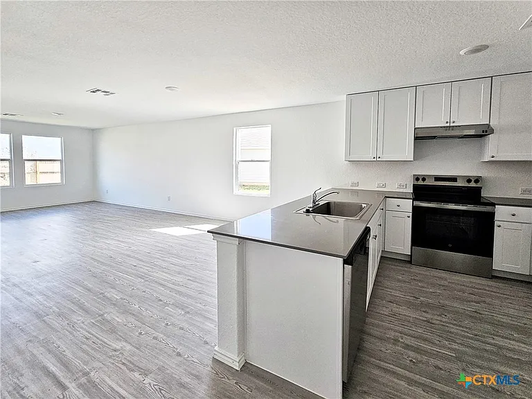 805 Riviera Ct — Photo 4