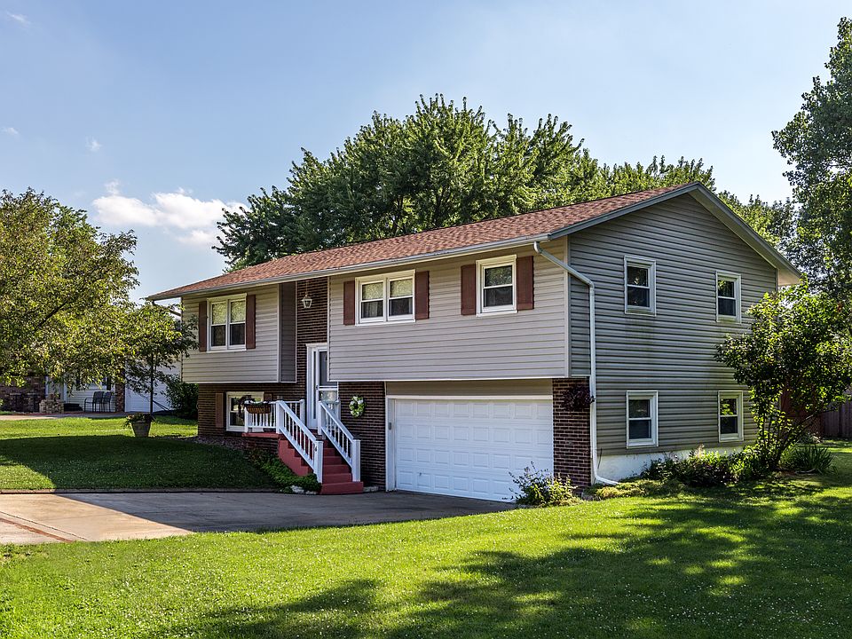 1st image of 6 Lincoln Dr