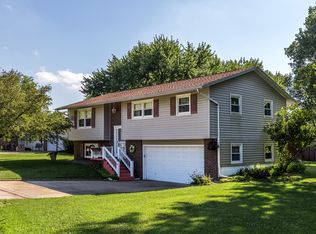 6 Lincoln Dr, Altamont, IL 62411