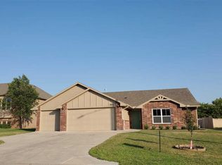 8621 E Millrun St, Wichita, KS 67226
