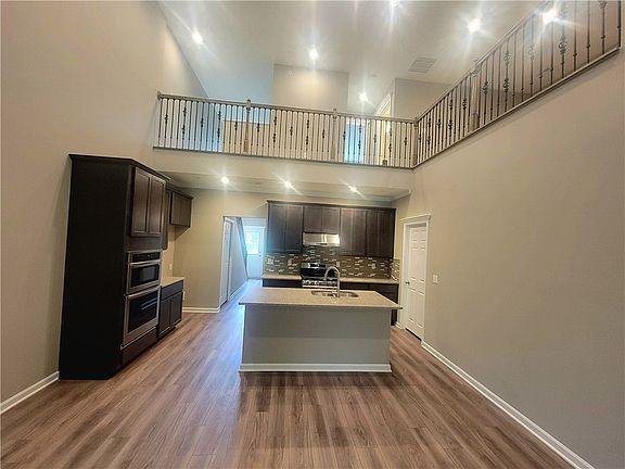 4th image of 113 Blue Bird Ln
