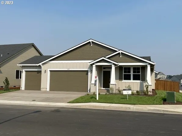 1452 Gladiola Dr #141, Junction City, OR 97448