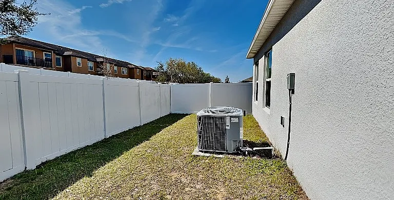 1052 Papaya Cir — Photo 21