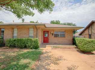 919 Delmar Cir, Moore, OK 73160