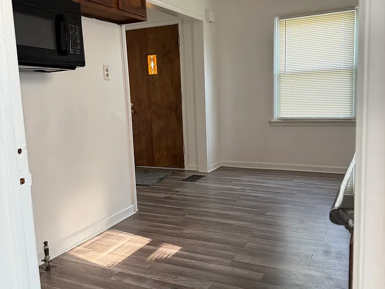 28537 Barton St — Photo 11
