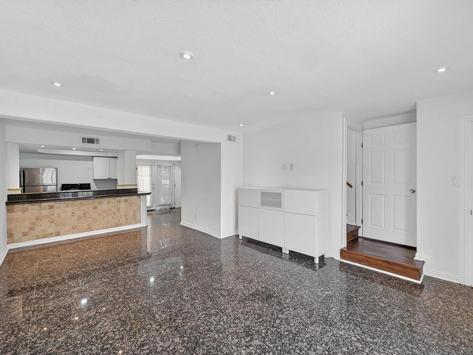 2 bed, 1.5 bath, 1152 sqft, $1,700 — Photo 2