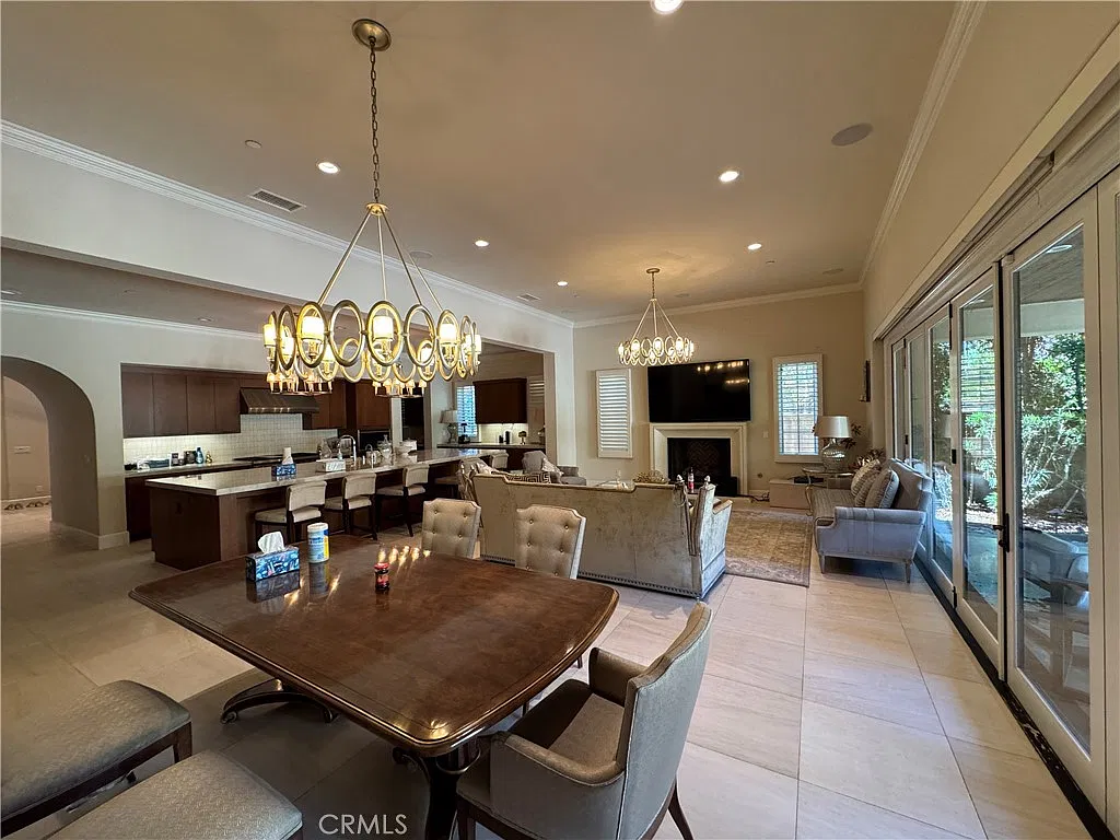 5 bed, 5.5 bath, 4954 sqft, $18,000 — Photo 3