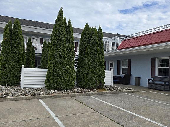2nd image of 5001 Park Blvd #13
