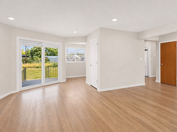 5th image of 787 E Redmaple Cir