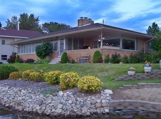 404 Fox Isle Park Dr, Waterford, WI 53185
