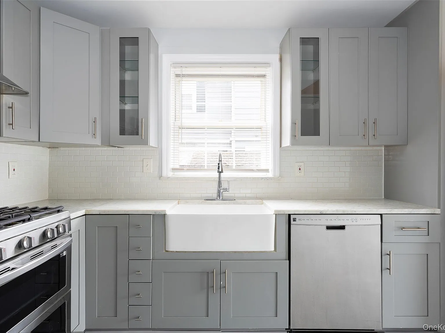 3 bed, 2.5 bath, 1700 sqft, $3,200 — Photo 2