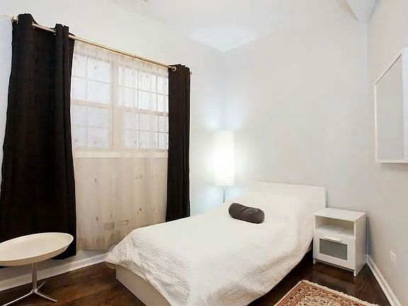 3rd image of 1357 N Artesian Ave #1