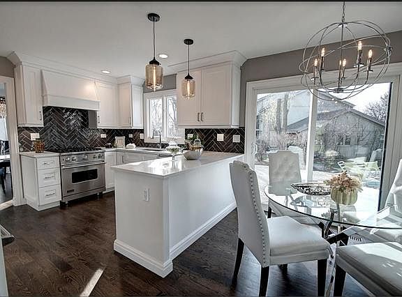 3rd image of 532 Forest Mews Dr