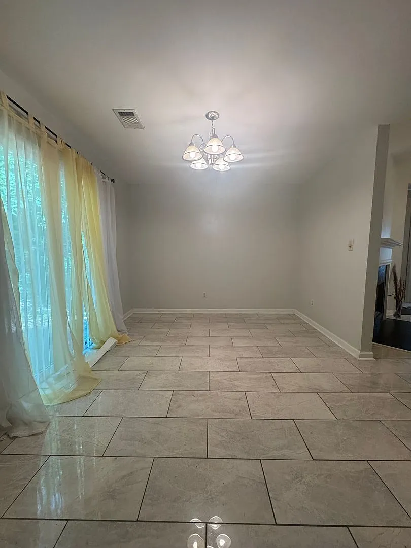 Charming 3BR House in Hampton — Photo 4