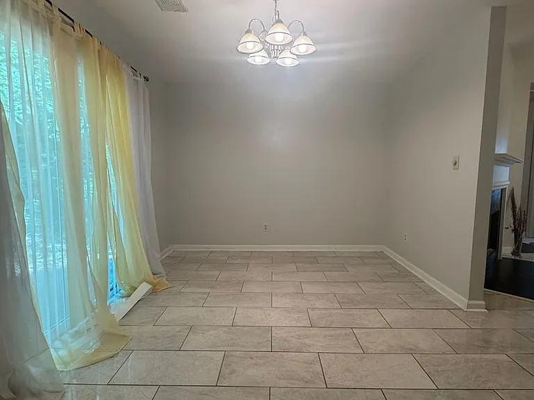 95 Hampton Oaks Dr — Photo 3