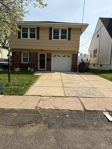102 Harcourt Ave Photo 1