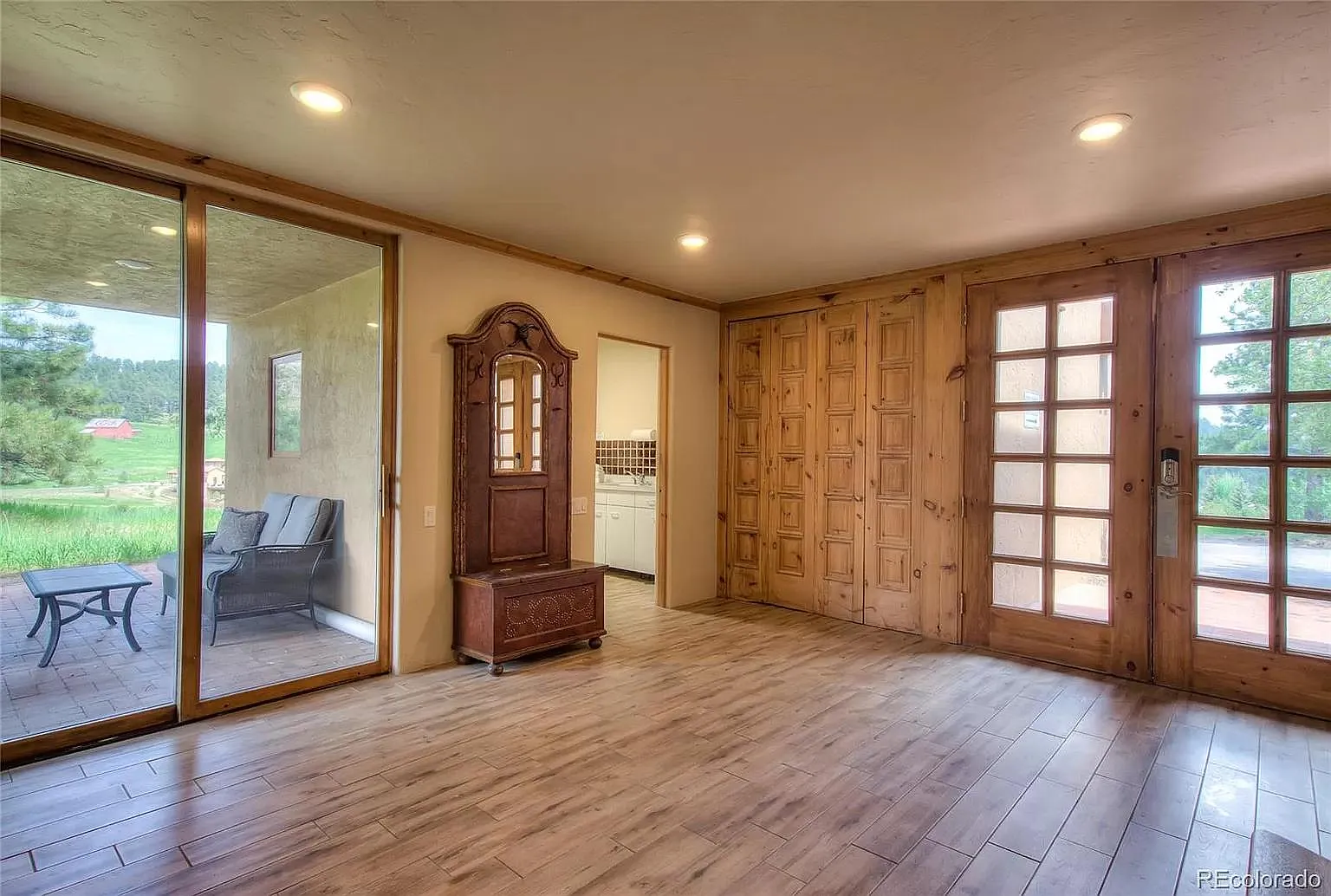 575 Spring Ranch Dr — Photo 2
