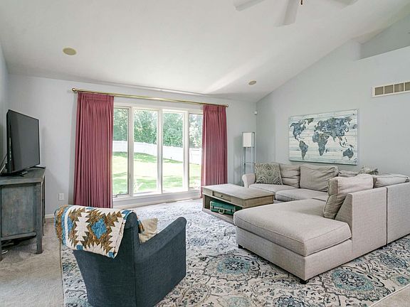 4th image of 52641 Westgate Dr