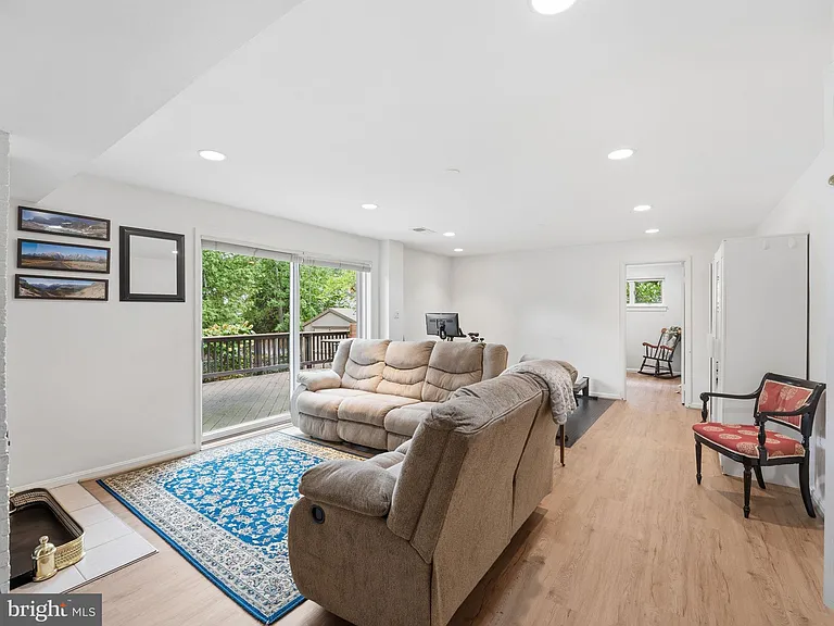 405 Underhill Pl — Photo 18