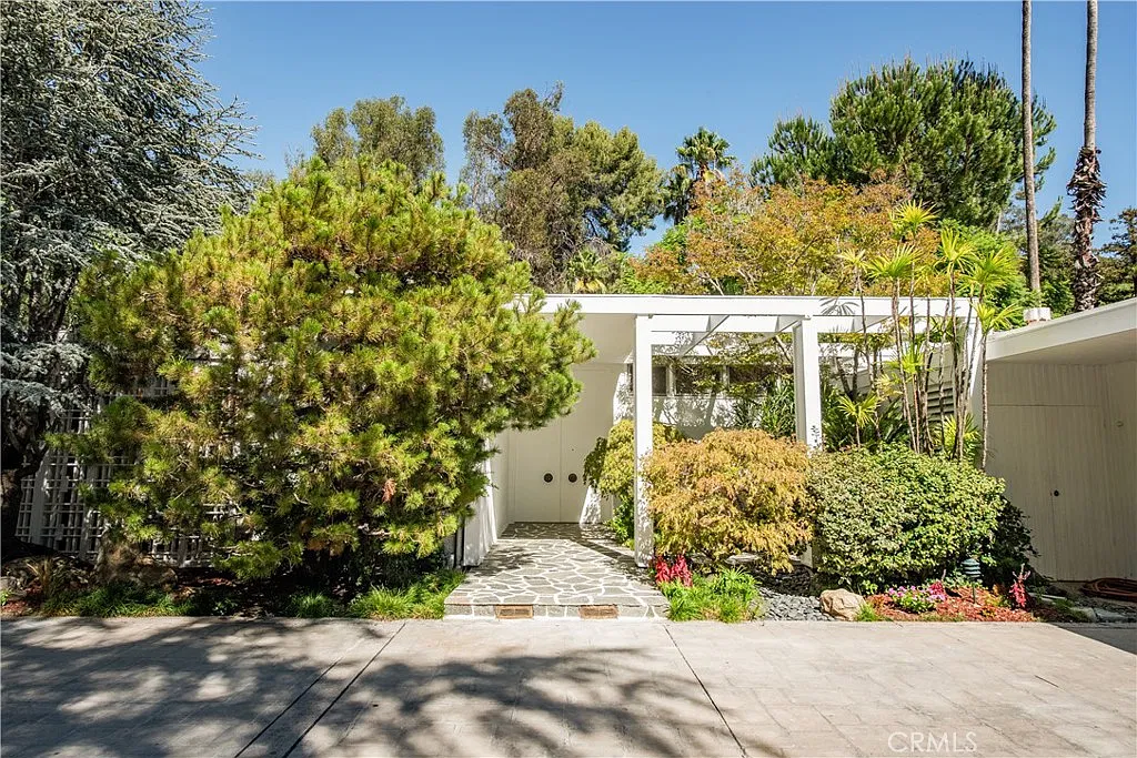 4 bed, 4016 sqft, $20,000 — Photo 4