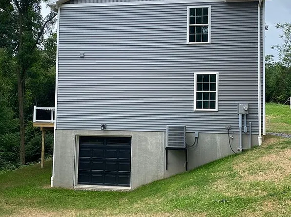 868 Sleepy Hollow Dr, Mohrsville, PA 19541