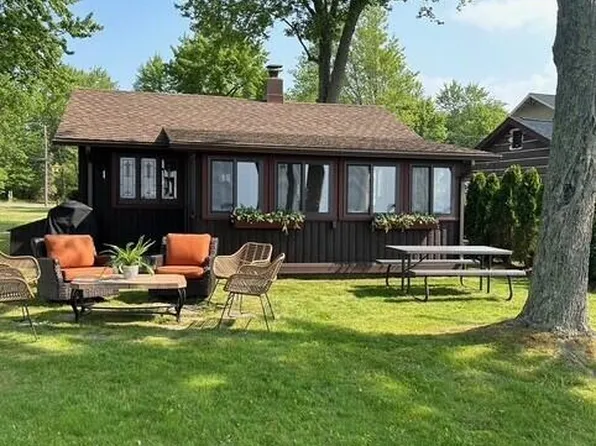 8021 E Houghton Lake Dr, Houghton Lake, MI 48629