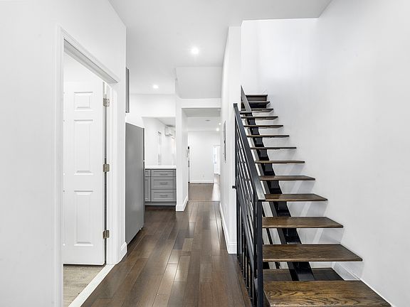 4th image of 2319 N College Ave #B