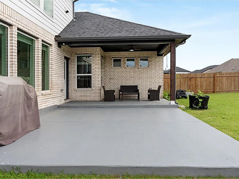 300 Hollister Dr — Photo 32