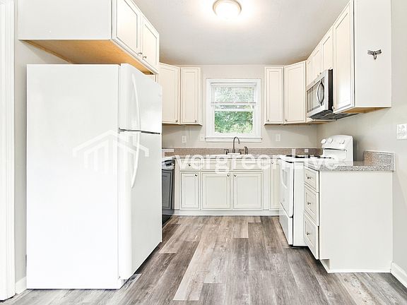 5th image of 31 Rawood Dr