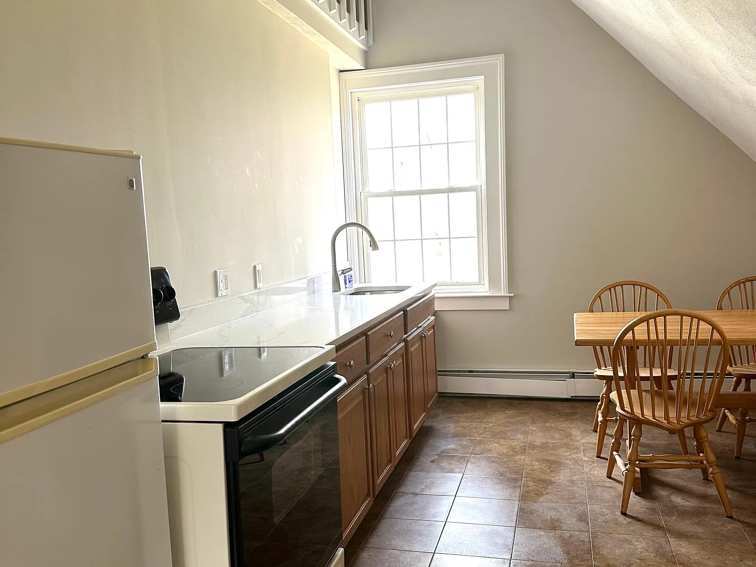 Studio, 832 sqft, $1,900 — Photo 4