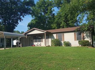 708 N 4th St, Elsberry, MO 63343