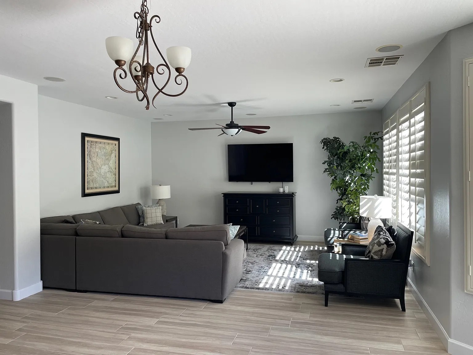 6 bed, 4.5 bath, 3102 sqft, $1,100 — Photo 1