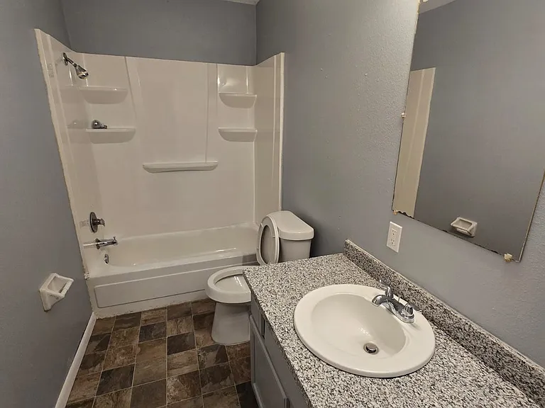 104 4th St #4 — Photo 4