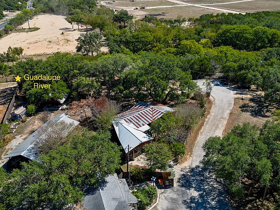3rd image of 135 Kuntry Ln