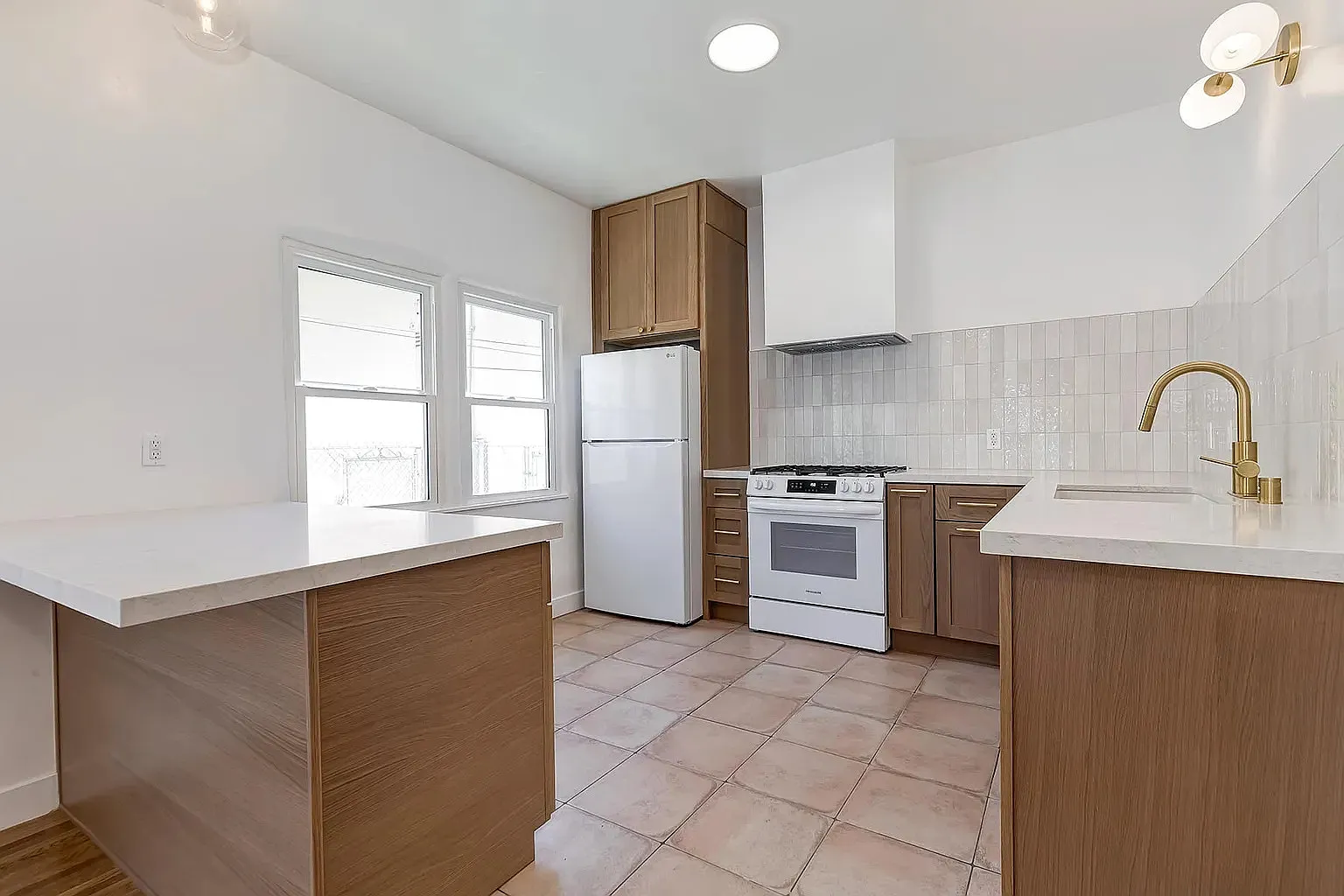 2 bed, 1090 sqft, $3,150 — Photo 3