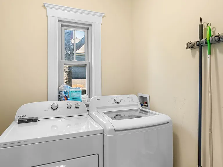 9 Waldo St #2 — Photo 10