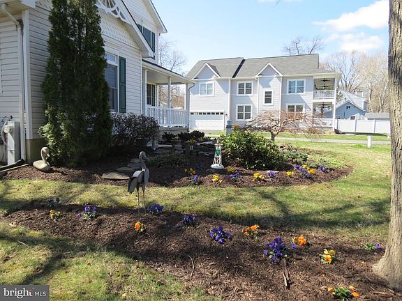 3rd image of 939 Main St