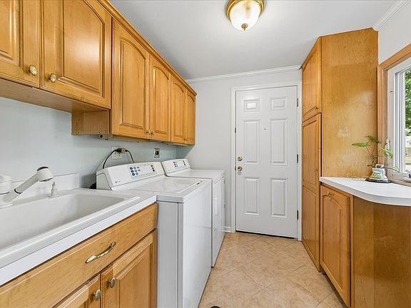 5th image of 5641 Deerpath Ln