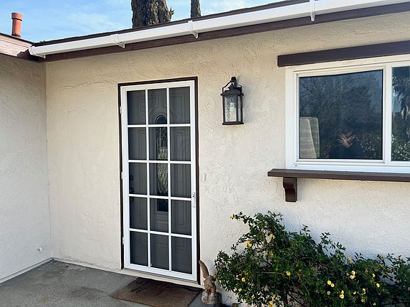 4th image of 10542 N Almond Ave