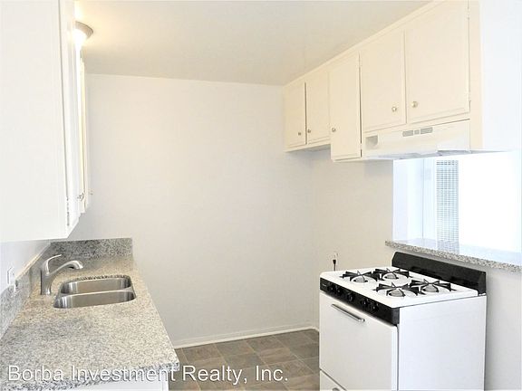5th image of 2122 E 10th St APT 01