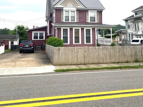 220 South Chelsea St., Sistersville, WV 26175