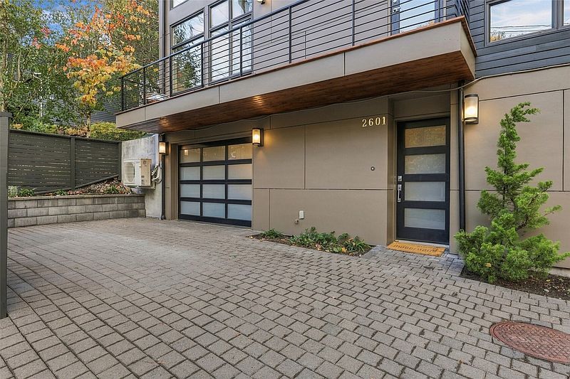 4th image of 2601 3rd Avenue W