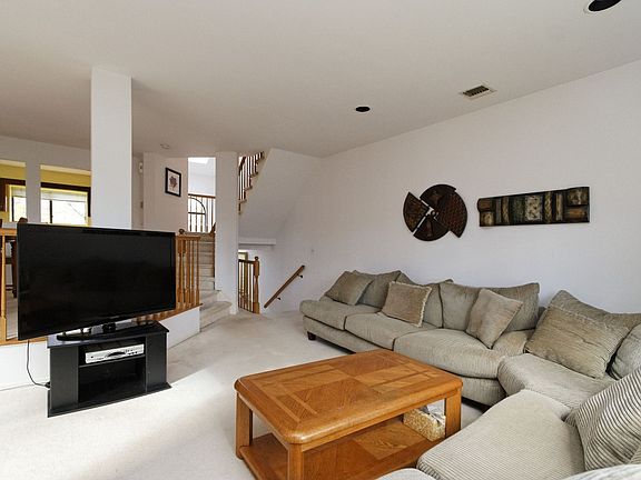 2nd image of 22 Heritage Way