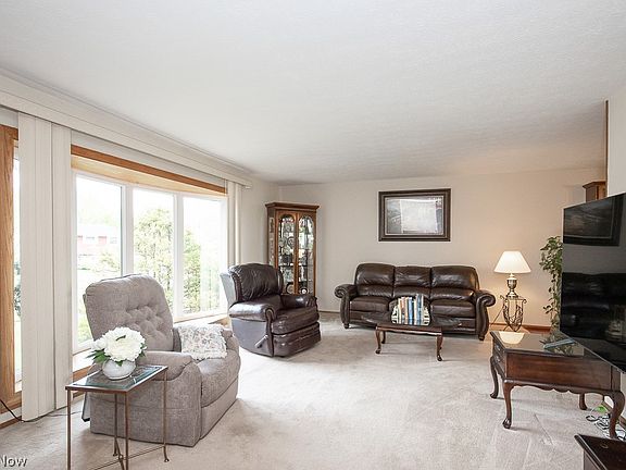 3rd image of 2324 Coventry Dr
