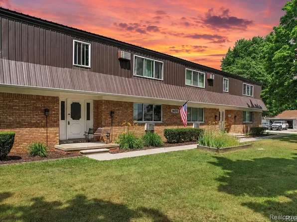 1600 Oakland St #A-3, Saint Clair, MI 48079