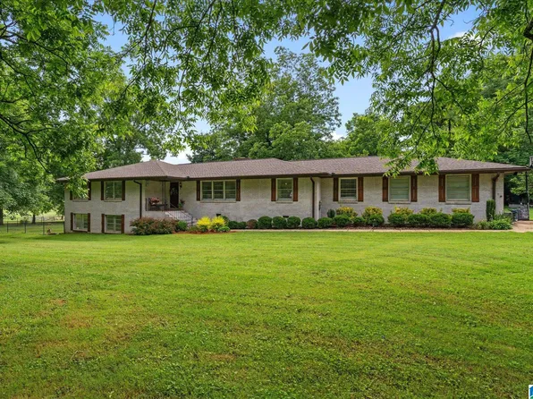 592 Roberts St, Wadley, AL 36276